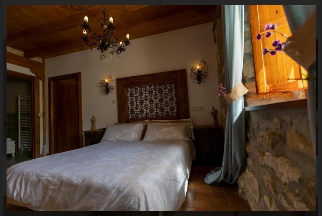 Hotel Rural En Las Cascadas De Tobera Exteriör bild