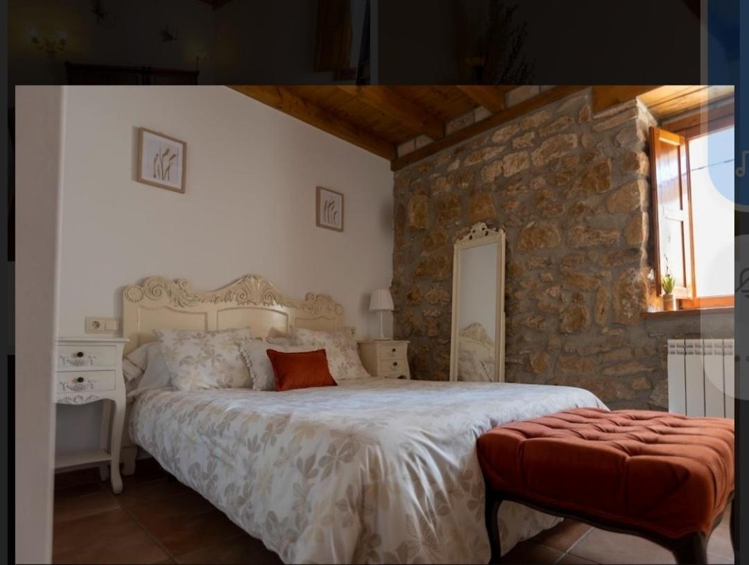 Hotel Rural En Las Cascadas De Tobera Exteriör bild
