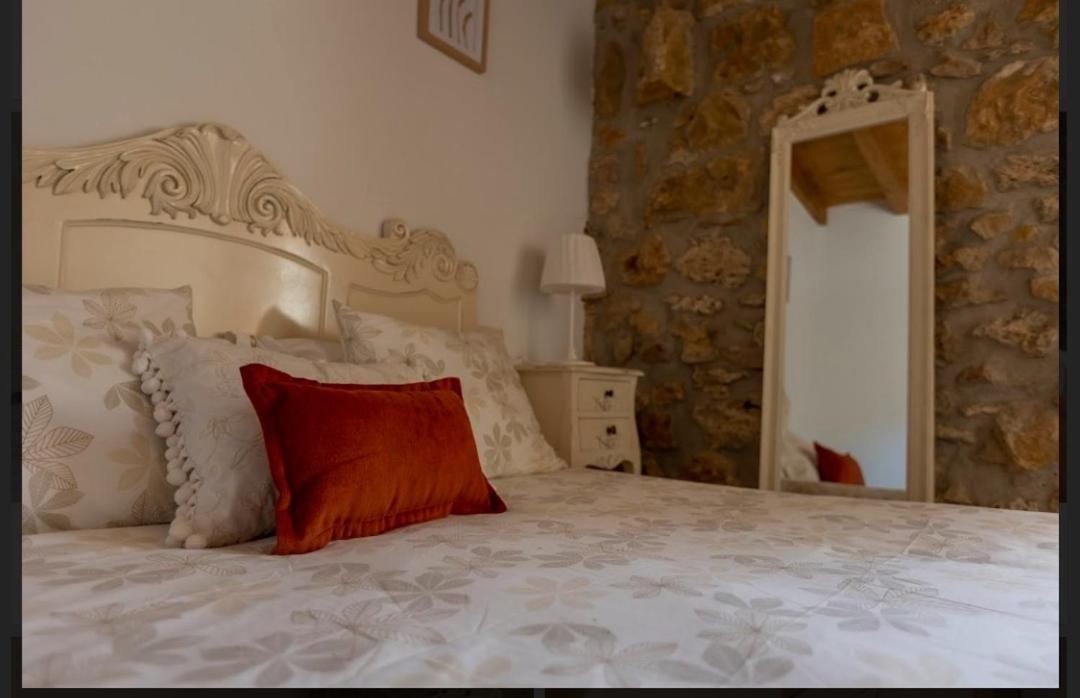 Hotel Rural En Las Cascadas De Tobera Exteriör bild