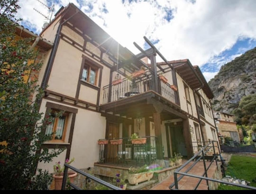 Hotel Rural En Las Cascadas De Tobera Exteriör bild
