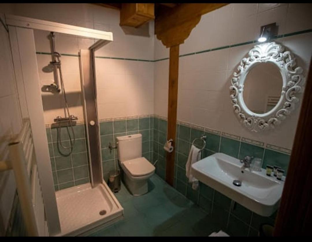 Hotel Rural En Las Cascadas De Tobera Exteriör bild